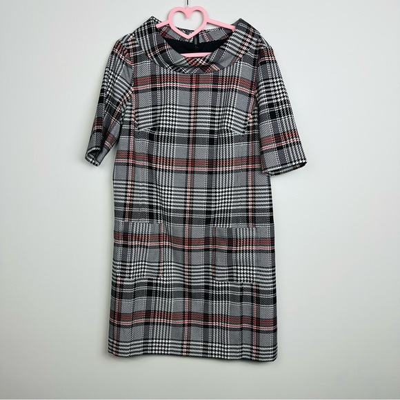 Trina Turk Maleko Short-Sleeve Shift Black and Red Plaid Dress Size 8 - Picture 3 of 11